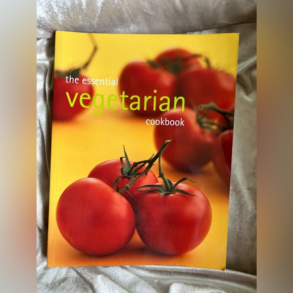 The essential vegetarian cookbook - Picture 2 of 7